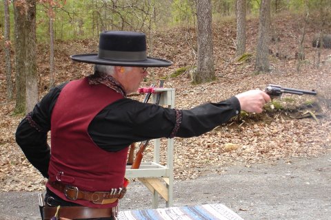 El-Carrera-Shoots-Pistol-2-08